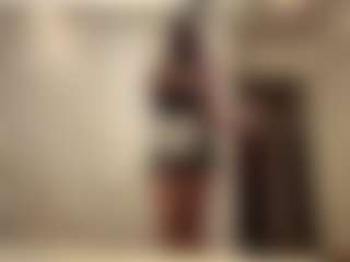 Live cam show with Nelly - Fingers on Camsoda