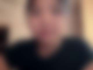 Live cam show with Nelly - Latina MILF on Soda Cam
