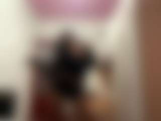 Nelly MILF webcam performer live streaming