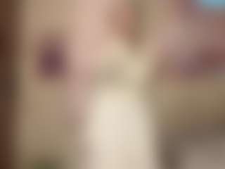 Live cam show with GiseleMemmer - Granny Blonde Hair on Gym Cam Girls