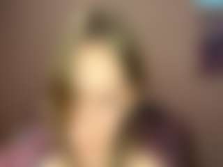 Live cam show with GiseleMemmer - Mature Young Adult on UwU Esports