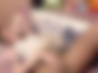 Live cam show with GiseleMemmer - Granny Dildo on Camsoda