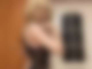 Live cam show with GiseleMemmer - Facial on CamClone