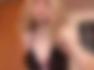 Live cam show with GiseleMemmer - Granny Blonde Hair on Camsoda
