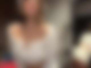 Live cam show with Lara - Smoking on CamClone