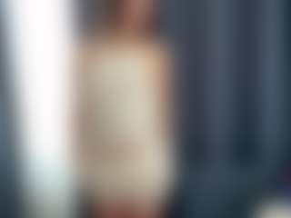 Live cam show with Lara - Strip on Camsoda