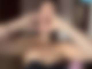 Live cam show with Lara - Upskirt on Uber Horny