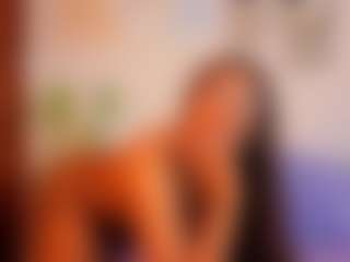 Live cam show with Victoria - Shaved Pussy on Fling VIP Chat
