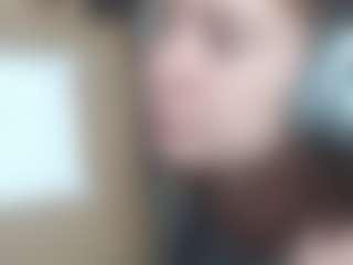 Live cam show with Flora - New BBW on StripNow