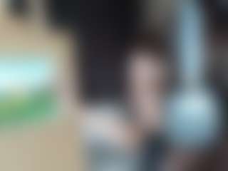 Flora MILF webcam performer live streaming