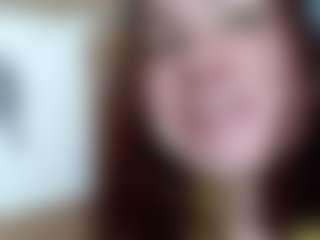 Live cam show with Flora - Curvy MILF on TeamSkeetLive