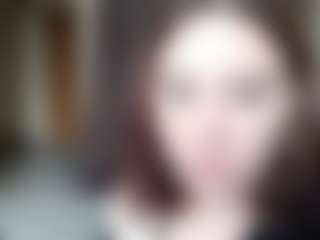 Flora MILF webcam performer live streaming