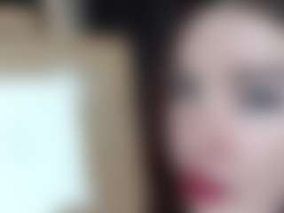 Flora MILF webcam performer live streaming