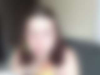 Flora MILF webcam performer live streaming