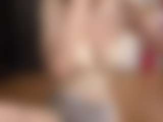 Live cam show with MyrtaFilkins - Moaning on Camsoda