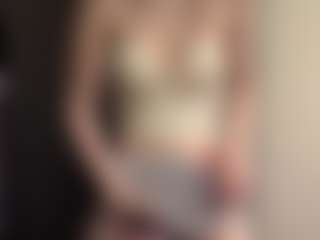 Live cam show with MyrtaFilkins - Moaning on Stripli.com