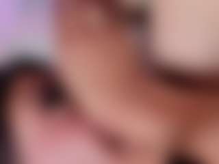 Live cam show with AMMBER-HONEY - Teen (18+) on TeamSkeetLive
