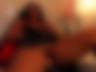 Live cam show with AnnitaLawrence - Black Squirt on livesuperchat.net