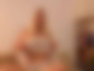 Live cam show with Monica - Athletic Dildo on AdultVida.com
