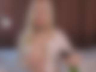 Spettacolo in cam dal vivo con Monica - Camel Toe su Camsoda