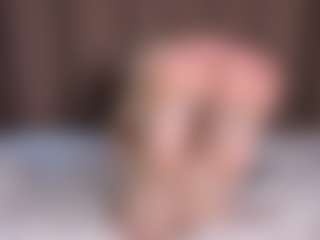 Live cam show with Monica - Nipple Play on camtv