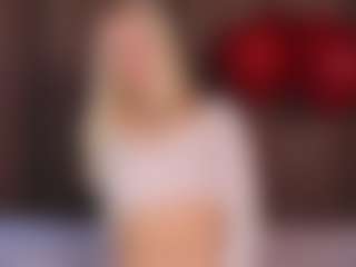 Live cam show with Monica - Flirty on AdultVida.com