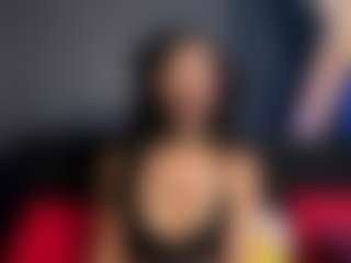 Live cam show with Kiara-Sins - New Tattoos on xplaylive.com