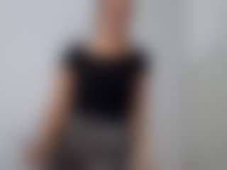 Live cam show with Lara - Bi on Camsoda