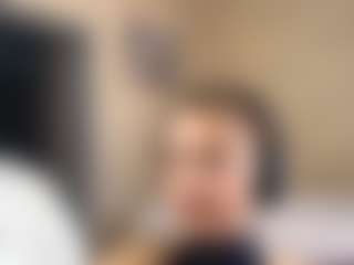 Live cam show with Liv - Small Tits on AdultVida.com