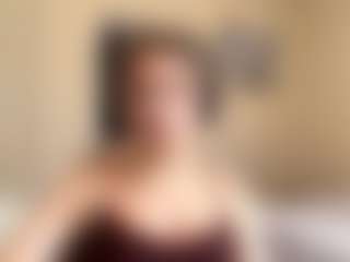 Live cam show with Liv - Brown Hair on friskycurves.com