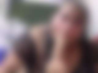 Live cam show with Saymarlunaa - Spank on livesuperchat.net