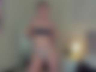 Live cam show with Alisa Allison - Cute on StripNow
