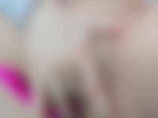 Live cam show with Leah-Brm - Thin on Camsoda
