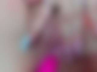 Live cam show with Leah-Brm - College on Camsoda
