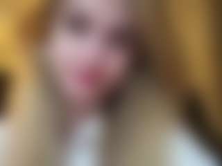 Live cam show with AndraSchnuerer - Flashing on Chatstar