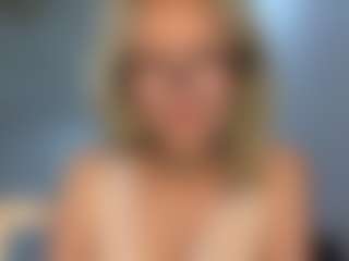 Live cam show with DevoraKolwyck - Granny on livesuperchat.net