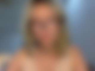Live cam show with DevoraKolwyck - Granny Squirt on TeamSkeetLive