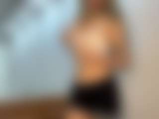 Live cam show with DevoraKolwyck - Tease on Camsoda