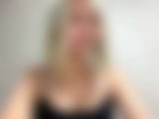 Live cam show with DevoraKolwyck - Smoking on madthumbs