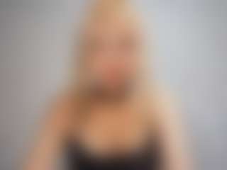 Live cam show with DevoraKolwyck - Smoking on Soda Cam
