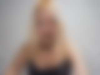Live cam show with DevoraKolwyck - Smoking on Dolls Live