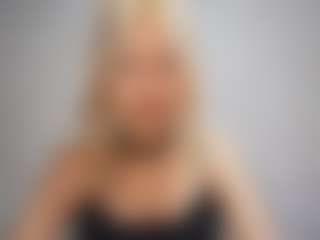 Live cam show with DevoraKolwyck - Striptease Granny on Uber Horny