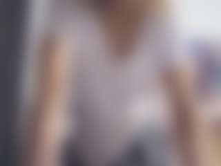 Live cam show with DevoraKolwyck - Blonde Hair on CamClone