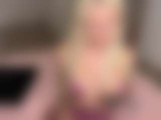 blondebunny999's Live Sex Cam Show