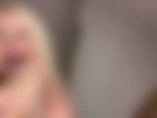 blondebunny999's Live Sex Cam Show