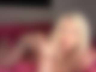 blondebunny999's Live Sex Cam Show