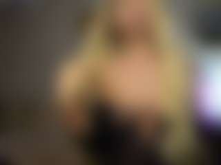 Live cam show with DezireDoly - Blonde Hair on AdultVida.com
