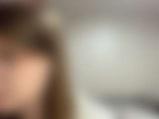 Live cam show with KieshaSamperi - Handjob on CamClone