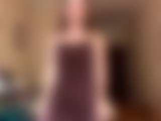 Live cam show with AlisiaRoutzen - Brown Hair on Mixed Magazine Live