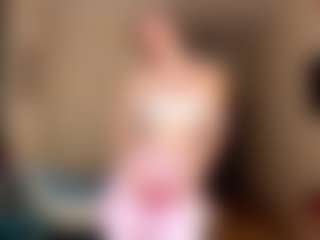Live cam show with AlisiaRoutzen - Athletic Middle Aged on Hubzter Live
